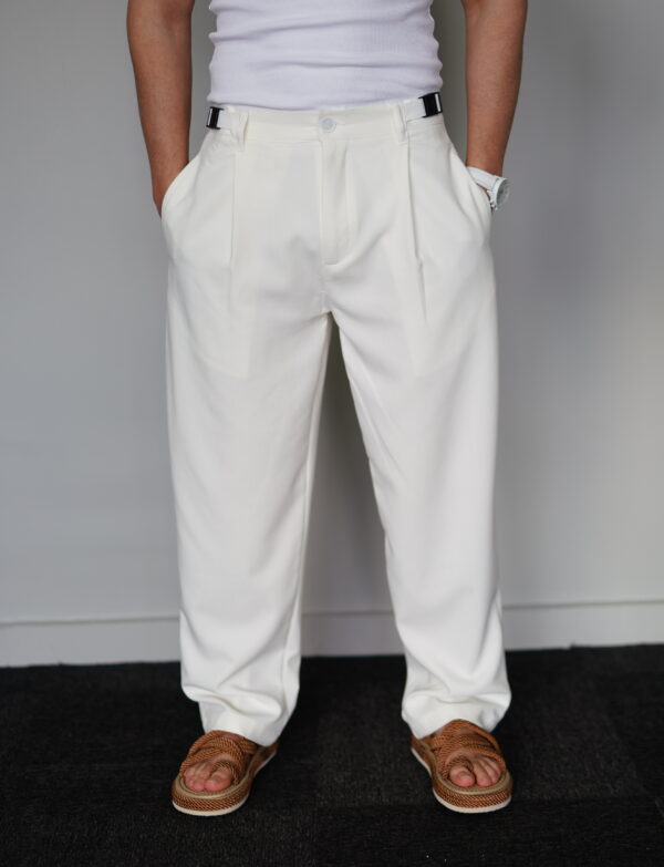 Bol Kalıp Beyaz Kumaş Pantolon